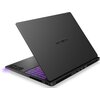 Czarny laptop z widocznymi portami na boku obudowy, w tym dwa porty USB-C, gniazdo audio oraz otwory wentylacyjne. Laptop jest zamknięty, a jego konstrukcja jest smukła i nowoczesna.