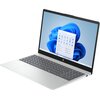 Na zdjęciu znajduje się srebrny laptop z otwartym ekranem, na którym widoczny jest pulpit systemu Windows 11 z ikonami aplikacji. Na obudowie laptopa znajduje się logo HP, a klawiatura jest pełnowymiarowa z ciemnymi klawiszami.