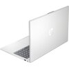 Srebrny laptop z widocznym logo "hp" na pokrywie, częściowo otwarty, ukazujący klawiaturę i touchpad. Laptop ma smukłą konstrukcję i nowoczesny design.