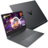 Laptop z otwartym ekranem, na którym wyświetlana jest dynamiczna gra z kolorowymi efektami i napisami "GAME PASS" oraz "HI-FI RUSH". Obok znajduje się zamknięty laptop z widocznym logo w kształcie litery "V".