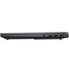 Czarny laptop widziany z boku, z widocznymi portami: USB-C, dwa USB-A, HDMI oraz gniazdo audio. Obudowa ma prosty, nowoczesny design z delikatnymi krawędziami.