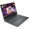 Czarny laptop z otwartym ekranem, na którym wyświetlana jest dynamiczna scena z gry wideo z kolorowymi efektami i napisami "GAME PASS" oraz "HI-FI RUSH". Klawiatura jest pełnowymiarowa, a na obudowie widoczne jest logo producenta.