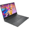 Na zdjęciu widoczny jest otwarty laptop z kolorowym ekranem, na którym wyświetlana jest gra z postaciami w jasnych barwach. Klawiatura laptopa jest czarna, a na obudowie znajduje się logo w kształcie litery "V".