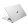 Srebrny laptop z widocznym logo "hp" na pokrywie, częściowo otwarty, ukazujący klawiaturę i porty boczne. Tło jest białe, co podkreśla minimalistyczny design urządzenia.
