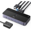 Na zdjęciu widoczny jest przełącznik KVM marki UGREEN z kilkoma portami USB i HDMI, a także przyciskiem na górze urządzenia. Obok znajduje się mniejszy element z przyciskiem i logo UGREEN, a na urządzeniu widnieje napis "4K 60Hz".