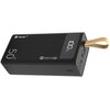 Czarny powerbank z logo "tracer" i oznaczeniem "50+" na obudowie, posiada wyświetlacz pokazujący stan naładowania w procentach oraz porty USB i USB-C. Na obudowie widnieją napisy "Qualcomm 3.0 Quick Charge" i "Type-C PD".
