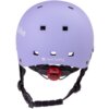 Lawendowy kask z napisem "bike" i logo "sun baby" posiada otwory wentylacyjne oraz czerwoną lampkę z tyłu. Kask wyposażony jest w regulowany pasek z zapięciem.