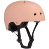 Morelowy kask rowerowy z czarnymi paskami i zapięciem, posiada kilka prostokątnych otworów wentylacyjnych. Wnętrze kasku wyściełane jest miękkim materiałem.