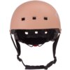 Kask rowerowy w kolorze morelowym z kilkoma otworami wentylacyjnymi i regulowanym paskiem pod brodą. Na kasku widoczny jest fragment napisu "I Love My Bike".