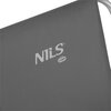 Szare oparcie krzesła turystycznego z widocznym logo "NILS CAMP". Powierzchnia materiału ma delikatną fakturę, a logo jest umieszczone centralnie.
