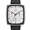 Kwadratowy smartwatch z czarnym paskiem, na którego tarczy widoczne są wskazówki zegara oraz cyfry: "THU FEB 08", "156" z ikoną serca, "78" z ikoną błyskawicy i "92" z ikoną słońca. Tarcza ma białe tło z czarnymi oznaczeniami godzin i minut.