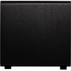 Czarny subwoofer o prostokątnym kształcie z widoczną teksturą drewna na powierzchni. Produkt stoi na dwóch niewielkich nóżkach.