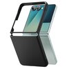 Czarne etui RINGKE Onyx jest pokazane na tle złożonego telefonu Samsung Galaxy Z Flip 7, z widocznymi napisami "SAMSUNG" i "RINGKE" na etui. Telefon ma dwa obiektywy aparatu i ekran w odcieniach zieleni i niebieskiego.