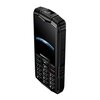 Telefon komórkowy o solidnej, czarnej obudowie z widocznym logo "HAMMER" poniżej ekranu. Na klawiaturze znajdują się przyciski numeryczne oraz przyciski funkcyjne z symbolami, a na ekranie widoczny jest obraz Ziemi z kosmosu.