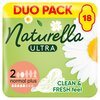 Zielone opakowanie podpasek z widocznym logo "Naturella Ultra" oraz dużym napisem "18 DUO PACK". Na opakowaniu znajdują się grafiki stokrotek oraz teksty "2 normal plus", "CLEAN & FRESH feel" i "18 PADS".