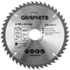Na zdjęciu znajduje się metalowa tarcza do cięcia z widocznymi zębami na krawędzi, oznaczona jako GRAPHITE 57T220. Na tarczy widnieją napisy: "ø 185 x 30 mm", "EN 847-1", "Tarcza do pilarki", "Circular saw blade", "Диск пильний до пилки циркулярної", oraz