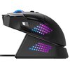 Czarna mysz komputerowa z podświetleniem RGB w kolorach niebieskim, fioletowym i różowym, umieszczona na stacji dokującej o podobnym wzorze. Na myszy widoczne są przyciski oraz teksturowana powierzchnia.