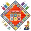 Plansza gry Monopoly Bankowość Mobilna z kolorowymi polami, kartami i pionkami, na środku widoczny napis "MONOPOLY BANKOWOŚĆ MOBILNA" oraz hasło "Gra, w której inwestujesz w nieruchomości". W dolnym rogu planszy znajduje się logo "Hasbro Gaming".