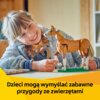 Na zdjęciu widoczny jest model konia z klocków LEGO, a w tle znajduje się uśmiechnięte dziecko. Na dole zdjęcia znajduje się napis: "Dzieci mogą wymyślać zabawne przygody ze zwierzętami".