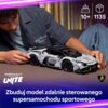Na zdjęciu znajduje się model samochodu z klocków, obok którego widoczna jest osoba. W tle widnieje tekst: "Asphalt Legends Unite" oraz "Zbuduj model zdalnie sterowanego supersamochodu sportowego", a także logo Lamborghini i oznaczenia wiekowe "10+" i lic