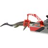 Zabawka przedstawia łódź z serii Jurassic World, wyposażoną w pomarańczowy dźwig, który trzyma figurkę mozazaura. Łódź ma szare i czerwone elementy, a na pokładzie widoczne są pomarańczowe detale.
