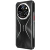 Smartfon w kolorze czarnym z widocznym logo "OUKITEL" na tylnej obudowie, posiada okrągły moduł aparatu z czterema obiektywami i napisem "SUPER PERFORMANCE HD CAMERA". Obudowa ma geometryczne wzory i czerwony przycisk z boku.