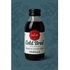 Butelka napoju "GRANO TOSTADO Cold Brew Wanilia 200 ml" z ciemnym płynem, etykieta zawiera napisy: "Cold Brew", "100% Arabika", "Premium Coffee Drink", "Vanilla". Tło jest ozdobione grafiką przedstawiającą ziarna kawy i liście.