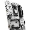 Srebrna płyta główna z logo smoka i napisami "msi", "LIGHTNING GEN5", "GAMING", oraz "B850 GAMING PLUS WIFI 6E". Widoczne są różne złącza, w tym porty USB, HDMI oraz gniazda audio.