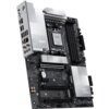 Płyta główna z oznaczeniami "MSI" i "PRO X670E-P WIFI" posiada różnorodne złącza i porty, w tym USB, HDMI oraz audio. Na powierzchni widoczne są napisy "PRO SERIES" oraz elementy chłodzenia i gniazda na pamięć RAM.