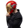 Hełm HASBRO Marvel Legends Iron Man F90165L0 Zasilanie Baterie 2 x AA