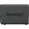 Czarny serwer plików z widocznym logo "Synology" na przedniej obudowie. Po lewej stronie znajdują się cztery diody LED w kolorach zielonym i niebieskim.
