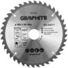 Na zdjęciu widoczna jest tarcza do cięcia z oznaczeniami: "GRAPHITE 57T223", "Ø 190 x 30 mm", "EN 847-1", oraz piktogramami wskazującymi na zastosowanie do drewna, technologię TCT, maksymalną prędkość 9000 obr/min, kąt 15°, 40 zębów, grubość 2,0 mm i 1,3 