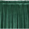 Zasłona w kolorze butelkowej zieleni, wykonana z materiału o aksamitnej fakturze, z marszczeniem na górze. Produkt to "Zasłona EUROFIRANY Melanie na taśmie 140 x 270 cm Butelkowy Zielony".