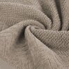 Beżowy ręcznik o fakturze frotte, z widocznym wzorem w kształcie zygzaków, ułożony w miękkie fałdy. Produkt ma wymiary 50 x 90 cm.