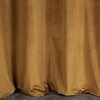 Zasłona w kolorze miodowym o gładkiej fakturze, układająca się w miękkie fałdy na ciemnoszarym tle. Produkt to "Zasłona EUROFIRANY Rosa 140 x 250 cm Miodowy".