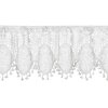 Biała firana o wymiarach 150 x 30 cm z ozdobnym, ażurowym wzorem i frędzlami na dolnej krawędzi. Materiał ma delikatną strukturę z widocznymi, symetrycznymi wzorami.