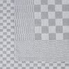 Zdjęcie przedstawia fragment srebrnej ściereczki z różnorodnymi wzorami geometrycznymi, w tym kratkami i jodełką. Wzory są ułożone w kwadraty, tworząc zróżnicowaną teksturę na całej powierzchni materiału.