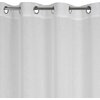 Biała zasłona z delikatnym, półprzezroczystym materiałem, zawieszona na metalowych kółkach. Produkt to "Zasłona EUROFIRANY Angelica 140 x 250 cm Biały".