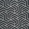 Zdjęcie przedstawia zasłonę z geometrycznym wzorem w kolorze stalowo-srebrnym, składającym się z powtarzających się linii tworzących kształty przypominające litery "Y" i "U". Tło zasłony jest ciemne, co kontrastuje z jasnymi liniami wzoru.