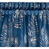 Granatowo-szampańska zasłona z kolekcji EUROFIRANY Gloria o wymiarach 140 x 300 cm, ozdobiona wzorem przypominającym liście w metalicznym odcieniu. Tkanina ma marszczenia na górze, co nadaje jej elegancki wygląd.