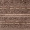 Brązowy ręcznik o teksturze złożonej z poziomych pasów, które różnią się fakturą i wzorem. Produkt ma wymiary 50 x 90 cm.