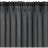 Czarna firana o wymiarach 140 x 250 cm, wykonana z półprzezroczystego materiału, układa się w regularne fałdy. Tkanina ma delikatną fakturę, która dodaje elegancji i subtelności.