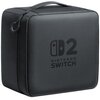 Czarna walizka z uchwytem, na której widnieje logo z napisem "Nintendo Switch" oraz cyfrą "2". Walizka ma zamek błyskawiczny i jest przeznaczona do przechowywania konsoli.