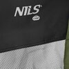 Czarno-zielony materiał krzesła turystycznego z widocznym logo "NILS CAMP" na czarnym tle. Dolna część wykonana jest z siatki o drobnych oczkach.