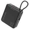 Czarny powerbank z logo "tracer" na górze, posiadający dwa porty USB oraz wyświetlacz LED z informacją o poziomie naładowania. Na powierzchni widoczne są napisy: "QC 3.0 + PD MAG 20W 15W" oraz "10+".