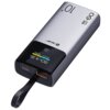 Srebrny powerbank z wyświetlaczem pokazującym "90% 6.0A" oraz portami USB, z logo "TRACER" na obudowie. Na powierzchni widoczne są oznaczenia "10+" oraz symbole QC i PD.