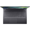 Laptop z widoczną klawiaturą QWERTY, dużym touchpadem i fragmentem ekranu z kolorową grafiką. Klawisze mają standardowy układ, a obudowa jest w ciemnym kolorze.