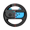 Czarno-niebieska kierownica do konsoli z widocznymi przyciskami i joystickiem, posiada czerwone oznaczenia na górze i dole. Produkt przeznaczony jest do kontrolerów Joy-Con.