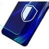 Na zdjęciu widoczny jest fragment telefonu z niebieskim, abstrakcyjnym wzorem na ekranie oraz nałożonym na niego szkłem ochronnym, na którym znajduje się symbol tarczy. Szkło ochronne jest przeznaczone do modelu Samsung Galaxy S25 FE.
