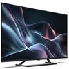 Na zdjęciu widoczny jest telewizor z cienką ramką, umieszczony na prostokątnej podstawie, z wyświetlonym na ekranie abstrakcyjnym wzorem w odcieniach niebieskiego i fioletowego. Na dolnej ramce telewizora znajduje się logo "SHARP".